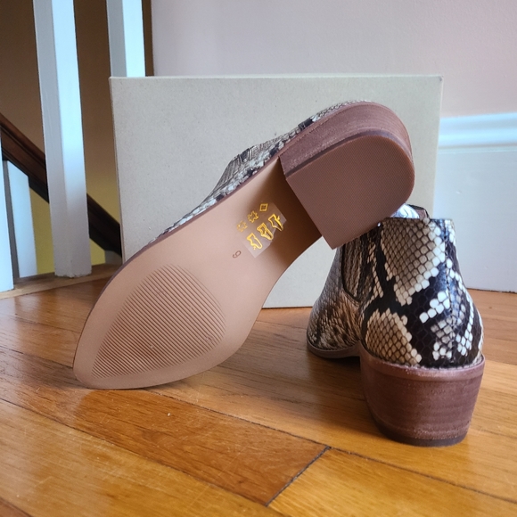 Madewell Sonia Low Leather Chelsea Boot - Picture 13 of 13